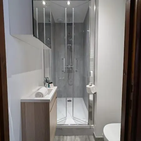 Ruby Apartment *